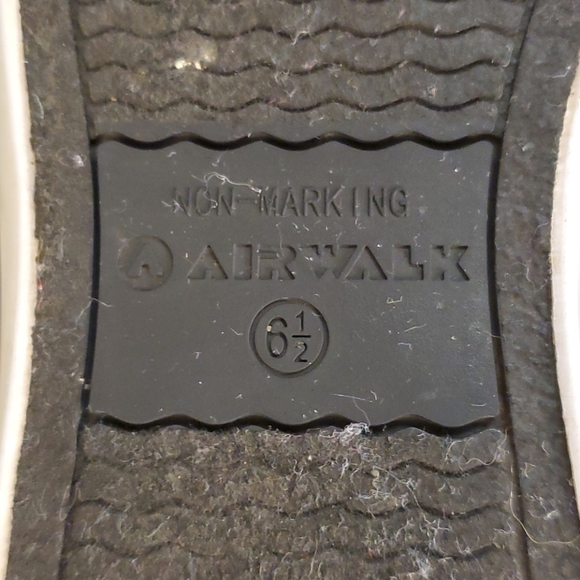 SALE  Airwalk Sneakers - Picture 4 of 8